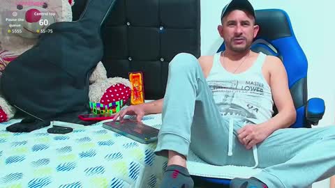 Snapshot of yeol_king chatting on 10-08-25, 01:42 Yeol online show from 10-08-25, 01:42