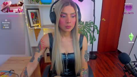 yeriawaddell  online show from 01-06-25, 03:29