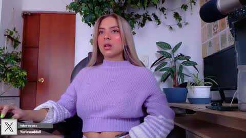 yeriawaddell  online show from 11-09-25, 08:29