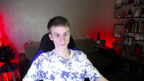 Snapshot of yes_cute_boy_ chatting on 01-08-26, 09:28 Eden online show from 01-08-26, 09:28