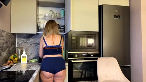 Zlata online show from 11-19-25, 03:12