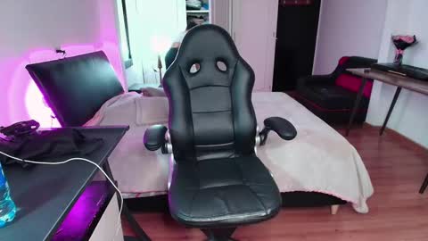 Snapshot of yesie_hot2 chatting on 09-19-25, 01:18 yesie_hot2 online show from 09-19-25, 01:18