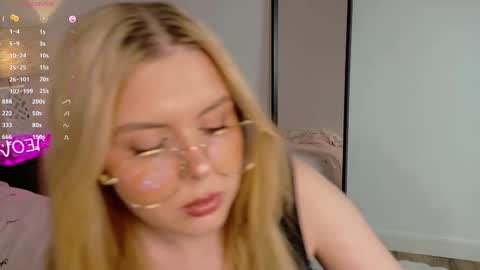 Kiki online show from 11-25-25, 07:14