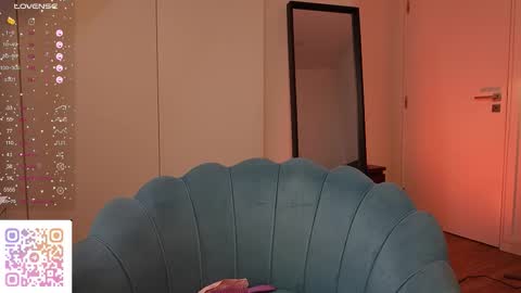 Kiki online show from 12-21-25, 03:08