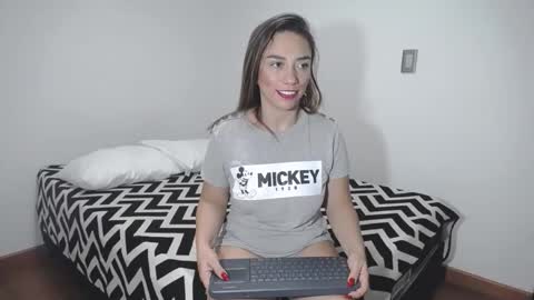 Snapshot of ying_yang_ chatting on 12-16-25, 12:04 tulipan online show from 12-16-25, 12:04