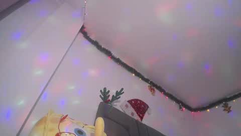 Yiny online show from 12-23-24, 09:16