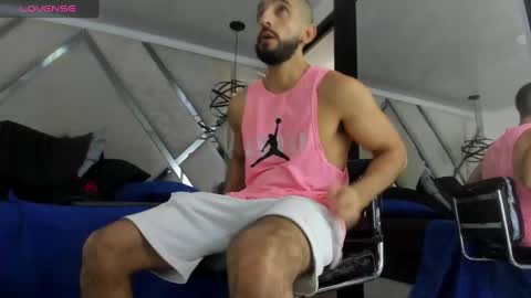 Yiyo online show from 03-09-25, 04:55