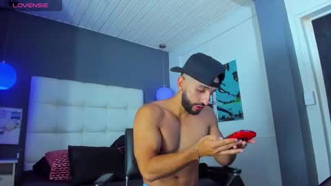 Yiyo online show from 09-19-25, 04:36