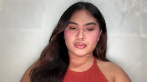 yllana love online show from 11-13-25, 09:41