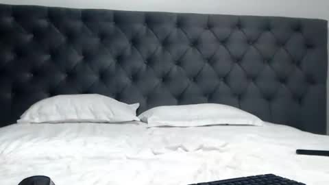 ynnasquirt online show from 03-08-25, 08:22