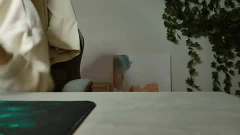 yoka_paradoxxx online show from 10-27-25, 05:00