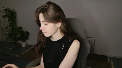 yoka_paradoxxx online show from 11-19-25, 05:18