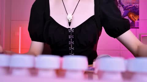 yoka_paradoxxx online show from 12-16-25, 05:12