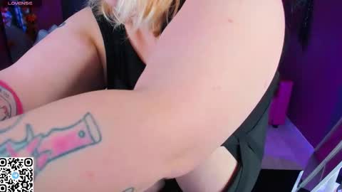 Snapshot of yoki_shizuko chatting on 10-05-25, 06:34 Yoki online show from 10-05-25, 06:34