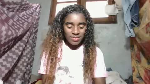 yolandrina05 online show from 09-18-25, 12:40