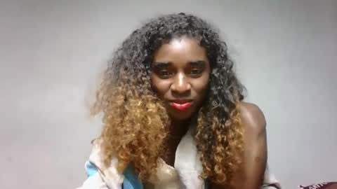 yolandrina05 online show from 09-19-25, 06:30