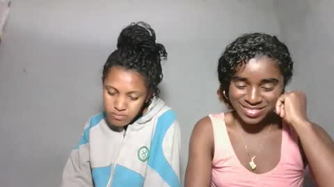 yolandrina05 online show from 09-26-25, 08:07