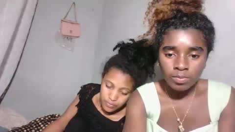 yolandrina05 online show from 10-03-25, 10:12