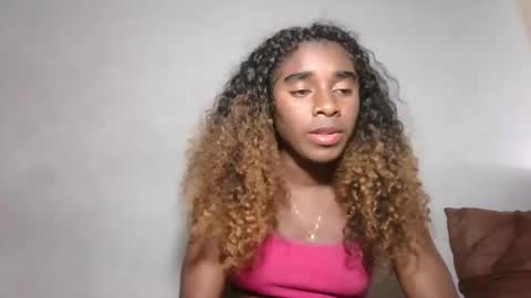 yolandrina05 online show from 10-05-25, 06:39