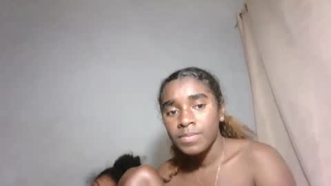 yolandrina05 online show from 10-10-25, 09:30