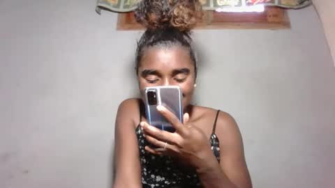 yolandrina05 online show from 10-29-25, 08:49