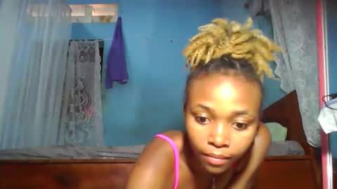 Snapshot of yolandrina90 chatting on 09-30-25, 11:48 yolandrina90 online show from 09-30-25, 11:48