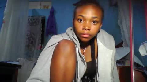 Snapshot of yolandrina90 chatting on 10-06-25, 07:00 yolandrina90 online show from 10-06-25, 07:00