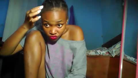 Snapshot of yolandrina90 chatting on 10-16-25, 06:53 yolandrina90 online show from 10-16-25, 06:53