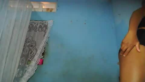 Snapshot of yolandrina90 chatting on 10-20-25, 11:21 yolandrina90 online show from 10-20-25, 11:21