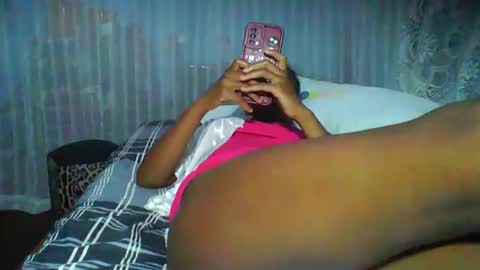 Snapshot of yolandrina90 chatting on 10-22-25, 07:13 yolandrina90 online show from 10-22-25, 07:13