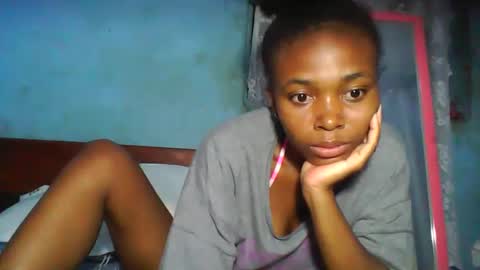 Snapshot of yolandrina90 chatting on 10-24-25, 08:33 yolandrina90 online show from 10-24-25, 08:33