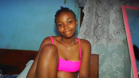 Snapshot of yolandrina90 chatting on 10-27-25, 06:56 yolandrina90 online show from 10-27-25, 06:56