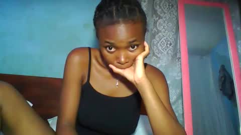 Snapshot of yolandrina90 chatting on 10-28-25, 09:13 yolandrina90 online show from 10-28-25, 09:13