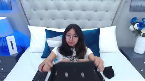 Yommi Winx online show from 03-11-25, 08:09