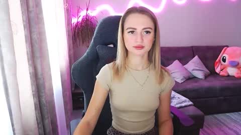 Bella online show from 10-22-25, 08:14