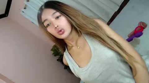 Snapshot of yougotelise69 chatting on 12-05-24, 05:37 HAPPY BIRTHDAY TO ME online show from 12-05-24, 05:37