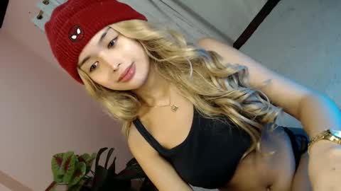 Snapshot of yougotelise69 chatting on 01-07-25, 09:18 HAPPY BIRTHDAY TO ME online show from 01-07-25, 09:18