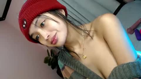 Snapshot of yougotelise69 chatting on 01-12-25, 09:19 HAPPY BIRTHDAY TO ME online show from 01-12-25, 09:19