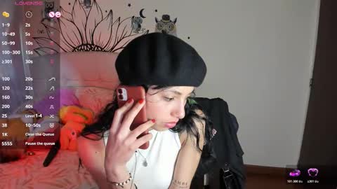 Snapshot of your_beck chatting on 11-19-25, 08:20 mia3 online show from 11-19-25, 08:20