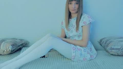 Lily online show from 09-15-25, 04:23