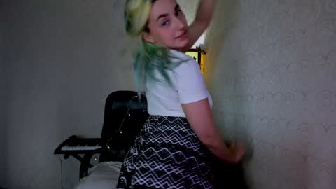 Snapshot of your_godesses chatting on 12-18-24, 06:43 Cora online show from 12-18-24, 06:43