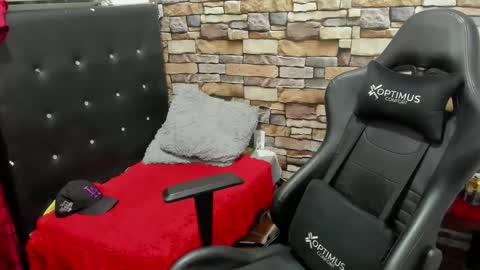 Snapshot of your_hot_friend69 chatting on 02-25-25, 12:58 David online show from 02-25-25, 12:58