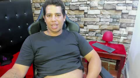 Snapshot of your_hot_friend69 chatting on 02-26-25, 12:38 David online show from 02-26-25, 12:38