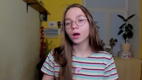 Snapshot of your_leslie chatting on 12-26-24, 05:19 Leslie online show from 12-26-24, 05:19