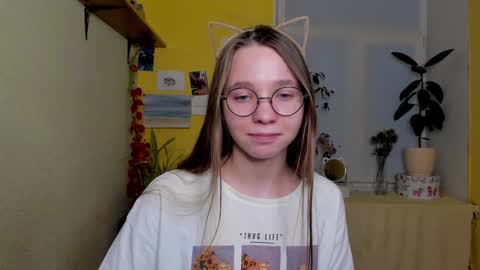 Snapshot of your_leslie chatting on 12-30-24, 03:35 Leslie online show from 12-30-24, 03:35