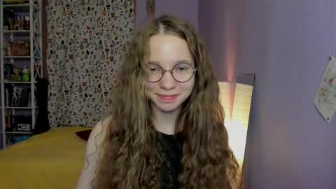 Snapshot of your_leslie chatting on 09-15-25, 02:11 Leslie online show from 09-15-25, 02:11