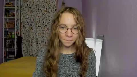 Snapshot of your_leslie chatting on 09-21-25, 05:03 Leslie online show from 09-21-25, 05:03