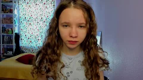 Snapshot of your_leslie chatting on 09-26-25, 12:20 Leslie online show from 09-26-25, 12:20