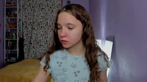 Snapshot of your_leslie chatting on 09-29-25, 02:49 Leslie online show from 09-29-25, 02:49