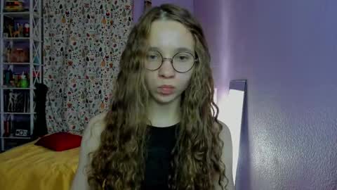 Snapshot of your_leslie chatting on 10-18-25, 10:21 Leslie online show from 10-18-25, 10:21